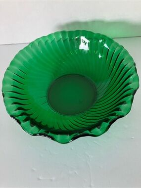 Anchor Hocking Green Swirled Glass Bowl